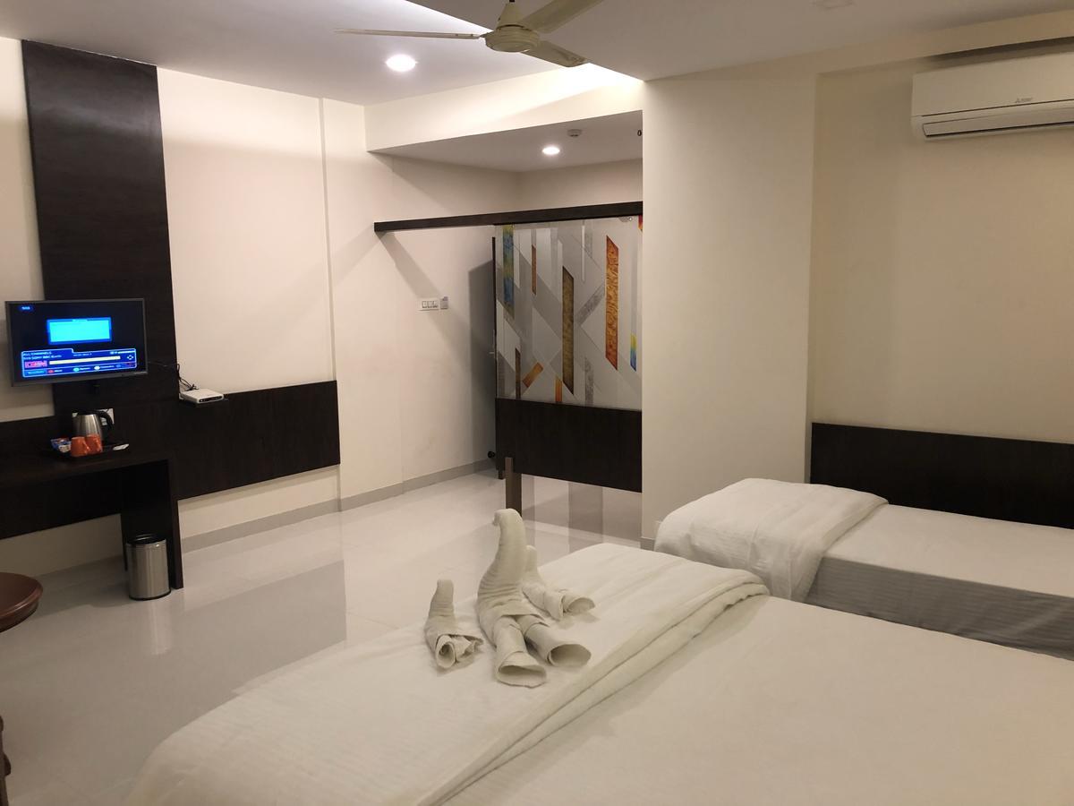 Kyriad Hotel Vijayapura By Othpl Bijāpur Extérieur photo