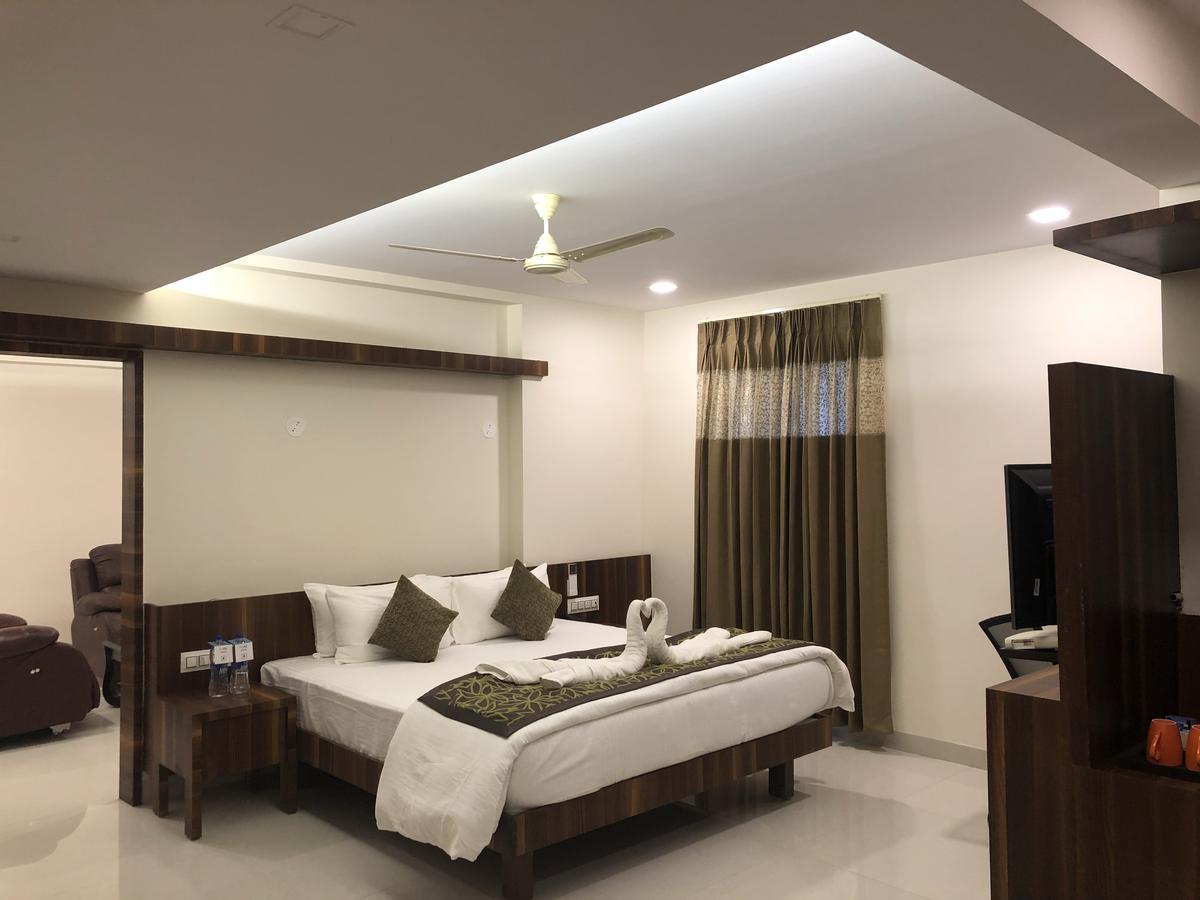 Kyriad Hotel Vijayapura By Othpl Bijāpur Extérieur photo